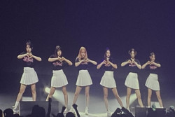 Konser Perdana di Indonesia, NMIXX Nyanyikan 123 Sayang Semuanya