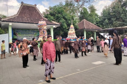 Ratusan Warga Bangunrejo Jogja Ikuti Kirab Merti Kampung di Pinggiran Winongo