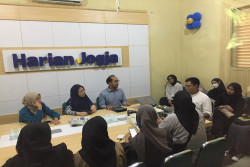 Kunjungi Harian Jogja, Mahasiswa KPI UMY Belajar Manajemen Media Massa