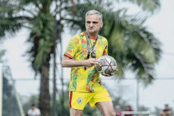 Jawab Kritik Suporter soal Penampilan PSS Sleman, Mihail: Itu Tidak Mudah