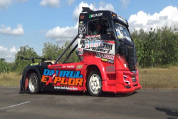 Ratusan Dragster Ikuti Kejurnas di Sirkuit Lapangan Udara Gading