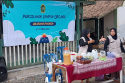 Pengelolaan Lingkungan, Warga Pakuncen Dilatih Mengolah Sampah Menggunakan Eco Enzyme