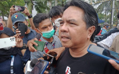PDIP Tuding Ade Armando Bangun Framing Mengerdilkan Ganjar