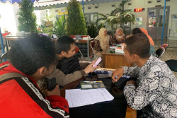 Tak Bisa Daftar PPDB, Ratusan Orang Tua Datangi Kantor Disdikpora Jogja