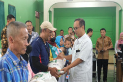 Salurkan Cadangan Pangan, Walkot Magelang Minta Warga Loman Sepodo-podo