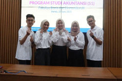 Kalahkan Wakil dari AS hingga China, Mahasiswa UII Juara Dunia Kompetisi Mengelola Perusahaan Virtual