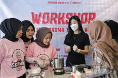 Srikandi Ganjar Adakan Lokakarya Bikin Lilin Aroma Terapi