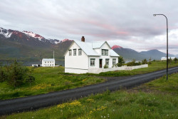 Di Islandia, Ada Kota Kecil Tanpa Matahari Terbenam