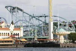 Roller Coaster Taman Hiburan Swedia Kecelakaan, 1 Orang Tewas