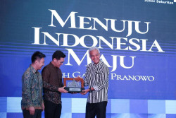 Ekonomi Digital di Jateng Sukses, Investor Muda Beri Penghargaan ke Ganjar