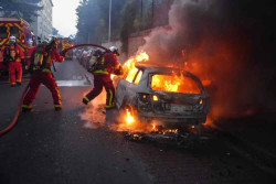 Protes Aksi Brutal Polisi Tembak Remaja 17 Tahun Berujung Ricuh di Paris