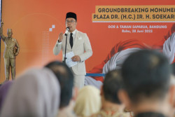 Disebut Bakal Jadi Cawapres Ganjar, Ridwan Kamil Balas Pantun Sekjen PDIP