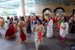 YIA Diserang Gempa Bollywood