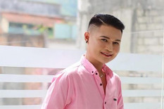 Sosok Popo Barbie, yang Videonya Viral Bersama Patung Meneken
