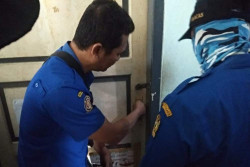 Dramatis! Damkarmat Jogja Evakuasi 2 Anak yang Terjebak di Dalam Kamar,