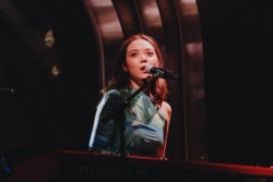 Lirik Let You Break My Heart Again Laufey, Laris di TikTok