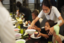 Novotel Suites Ajak Anak Komunitas Belajar Bongsuwung  Menikmati Fasilitas Hotel