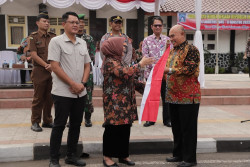 Jelang HUT Kemerdekaan, Kesbangpol Sleman Kampanyekan Pembagian Bendera Merah Putih