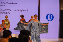 JFT 2023 Diikuti Ratusan Desainer dengan Karya Wastra Nusantara
