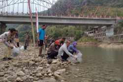 DKP Bantul Tebar 32.000 Benih Ikan di Sungai Oyo