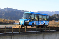 Unik, Kendaraan Mode Ganda di Jepang Bisa Jadi Bus Sekaligus Kereta Api