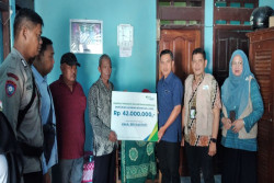 2 Ahli Waris Peserta BPJamsostek Terima Santunan Kematian