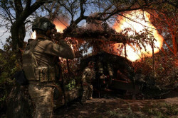 AS Ngotot Pasok Bom Cluster ke Ukraina