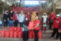 Peduli Stunting, Srikandi PDIP Bantul Bagi-bagi Susu hingga Telur