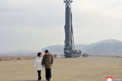 Kapal Selam AS Tiba di Korsel, Korea Utara Tembak Dua Rudal Balistik