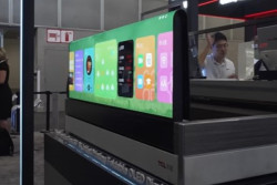 TCL Luncurkan TV Lipat, Layar Bisa Dijadikan Meja