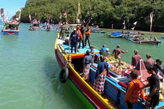 Nelayan Sadeng Rutin Gelar Tradisi Petik Laut, Ini Keseruannya..