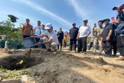 Minta Warga Jogja Tak Buang Sampah di Jalan, PJ Walikota Ajak Bikin Biopori