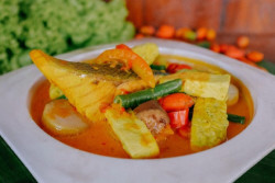 Mencicipi Lezat dan Gurihnya Salmon Lodeh di Harper Malioboro Yogyakarta