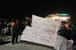 Didemo dan Ditolak Massa, Rocky Gerung Batal Isi Diskusi di Sleman
