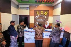 Tak Hanya Bertransaksi, Siswa Juga Diajari Cara Jadi Pegawai Bank