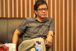 Moeldoko Pasang Badan untuk Jokowi, Rocky Gerung Bilang Mirip Preman