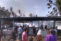Diduga gegara Bakar Sampah, 9 Sepeda Motor di Bengkel Ikut Jadi Arang