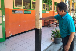Bangunan Sekolah Rusak dan Membahayakan, Siswa SD di Bantul Ini Belajar di Kantin