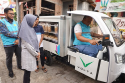 PLN Peduli Hadir Membantu Mami Rere, UMKM Ibu-Ibu Korban PHK Masa Pandemi Covid-19