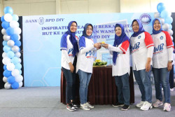 Rayakan HUT ke-25, Paguyuban Wanita Bank BPD DIY Gelar Jalan Sehat