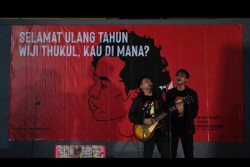 Peringati Ulang Tahun Wiji Thukul, Ratusan Aktivis dan Penyair Menyanyi dan Baca Puisi
