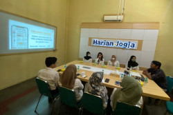 Belajar Jurnalistik, Humas Setwan DPRD DIY Kunjungi Harian Jogja