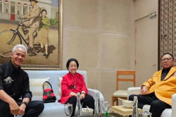 Makan Mi Ayam, Megawati Ditemani Ganjar Bertemu Pimpinan Partai Hanura