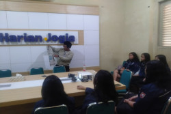 Kunjungi Harian Jogja, Murid SMA Pangudi Luhur Belajar Jurnalistik