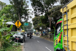 Marak Kecelakaan Lalu Lintas, Rambu Tanda Hati-hati Dipasang di Semampir Wetan