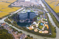 Hotel Unik Ini Punya 18 Lantai, Ternyata Hanya Dua Lantai yang Berada di Atas Tanah