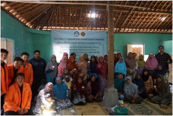 UAD dan Warga Buat Sabun dari Minyak Serai
