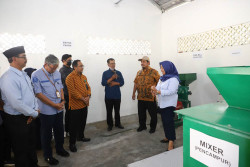 Bangunan Olahan Pakan Ternak dan Produksi Pakan Ikan Mandiri di Turi Diresmikan