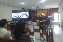 Terdakwa Korupsi SMP 1 Wates Bacakan Pembelaan 3 Lembar di Persidangan
