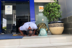Dasuki Sujud Syukur karena Tabungannya di BPR KRI Dijamin LPS